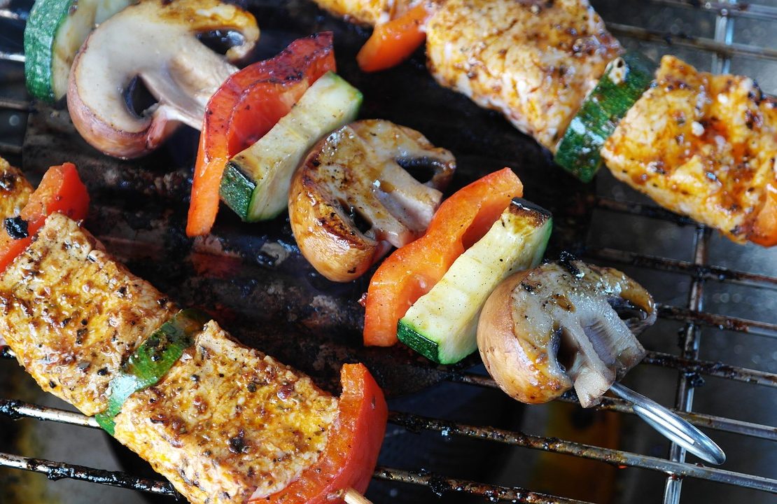 Top Features to Consider When Choosing the Best Charcoal Grill for Your Backyard Barbecues