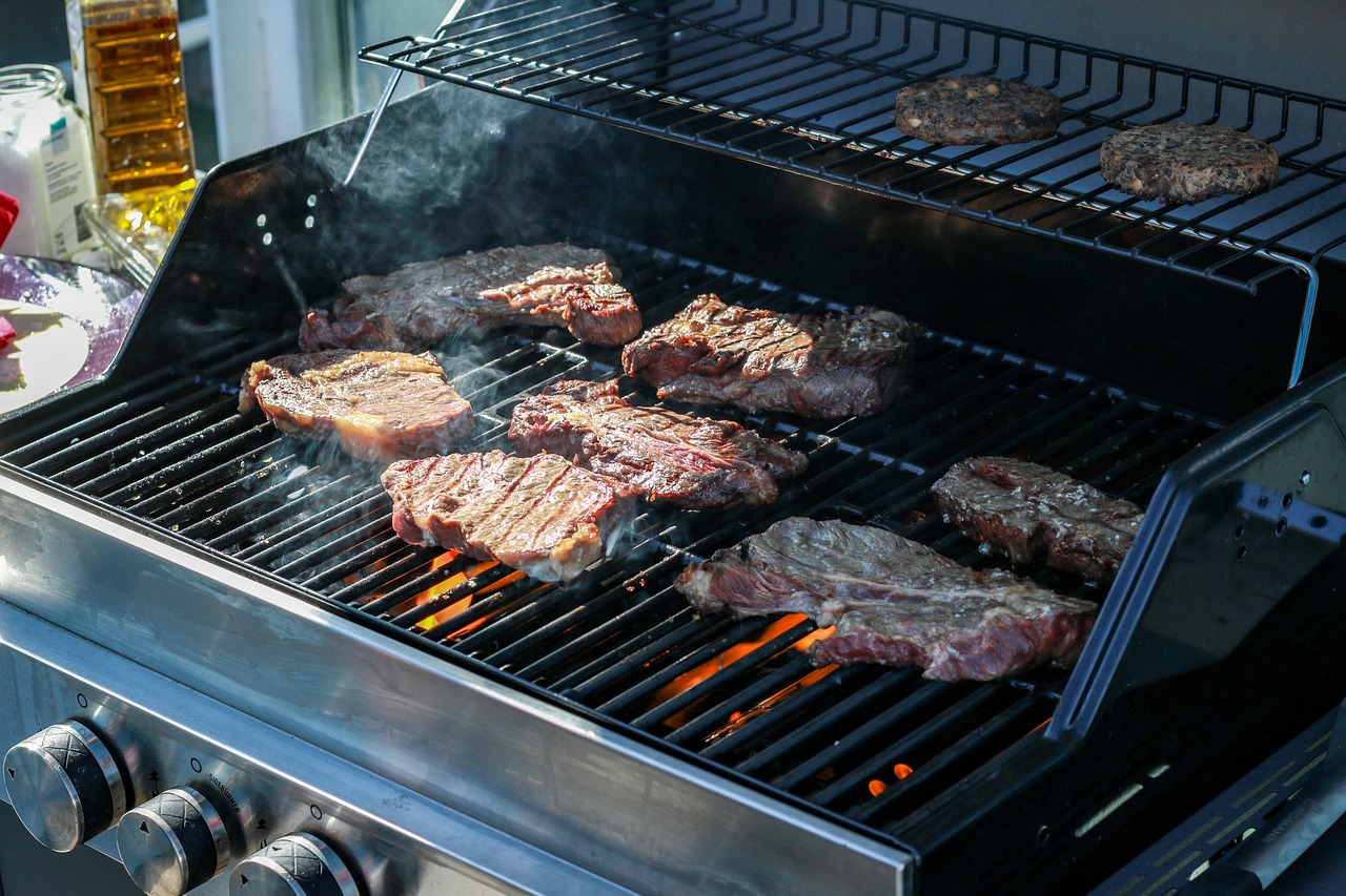Mastering Backyard BBQ: Discover the Best Charcoal Grills for Your Outdoor Cooking Needs